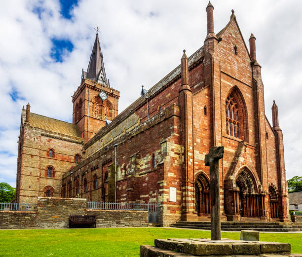 St Magnus Cathedral, Kirkwall, Orkney Soaring, multi-hued sandstone originally founded by the Vikings, Britain's most northerly cathedral. orkney islands stock pictures, royalty-free photos & images
