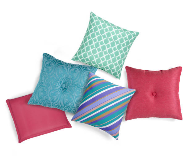 coussins décoratifs assortis de patio - bedding cushion purple pillow photos et images de collection