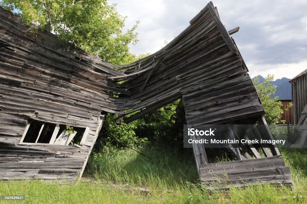 Shack Collapse Broken Down Shack Stock Photo - Download Image Now - Abandoned ...