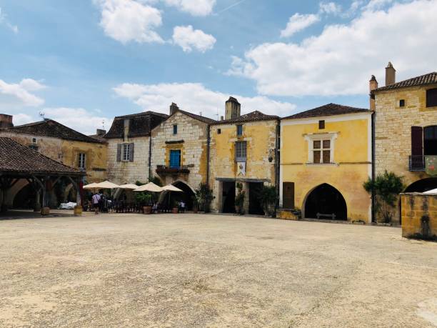 istock Bastide town of Monpazier 1167640532