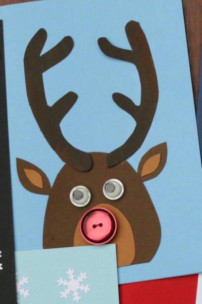 Stock photo of homemade DIY easy Christmas cards designs with cut-outs snowflakes, reindeer, buttons and how to make Father Christmas card ideas for happy holidays, handmade Xmas greetings cards imagen de diseños caseros de tarjetas de navidad fáciles de bricolaje con copos de nieve recortados, botones de renos y cómo hacer ideas de tarjetas de navidad padre para felices vacaciones, tarjetas de felicitación de navidad hechas a mano