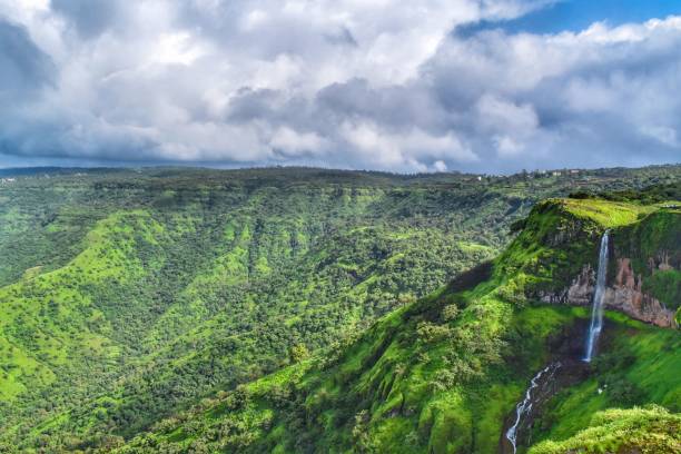 Waterfall Beautiful view of the waterfall at Mahabaleshwar. (India) maharashtra stock pictures, royalty-free photos & images