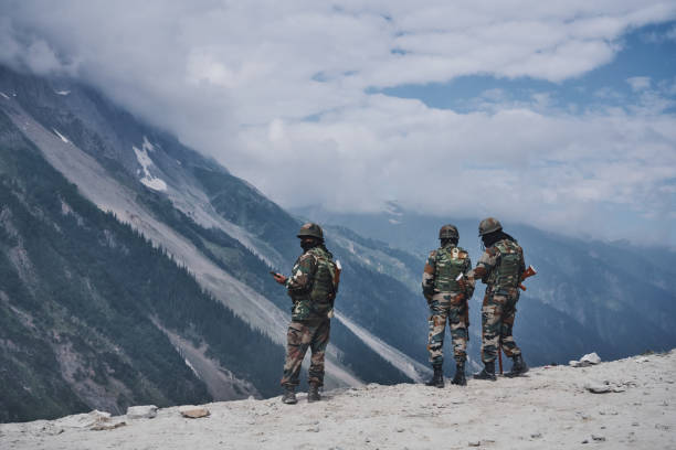 Indian Army in Kashmir 2019 beginning of August, Indian Army in Kashmir increased the numbers in srinagar. Government issued new advice to avoid all travel to Jammu and Kashmir. ladakh region photos stock pictures, royalty-free photos & images