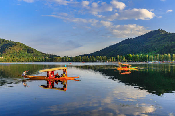 Scenic view of Dal lake, Jammu & Kashmir, India unidentified tourists enjoying boating at Dal Lake, Sri Nagar, Jammu & Kashmir, India on june 22, 2018 lake nagin stock pictures, royalty-free photos & images