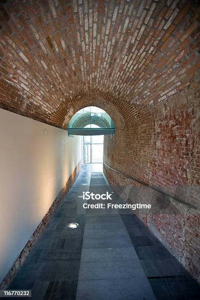 Foto de Entrada Do Túnel e mais fotos de stock de Aberto - Aberto, Adega - Característica arquitetônica, Antigo