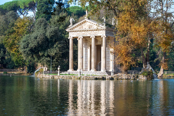 연못과 에스쿨라피우스 사원, 보르게세 정원, 로마 - villa borghese 뉴스 사진 이미지