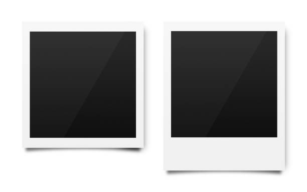 lege polaroid foto frames mockups sjabloon op een puur witte achtergrond voor het zetten van uw foto's. papier blad voor het afdrukken van afbeeldingen of het opnemen van beeld van filmcamera's. (uitknippad) - print fotos stockfoto's en -beelden