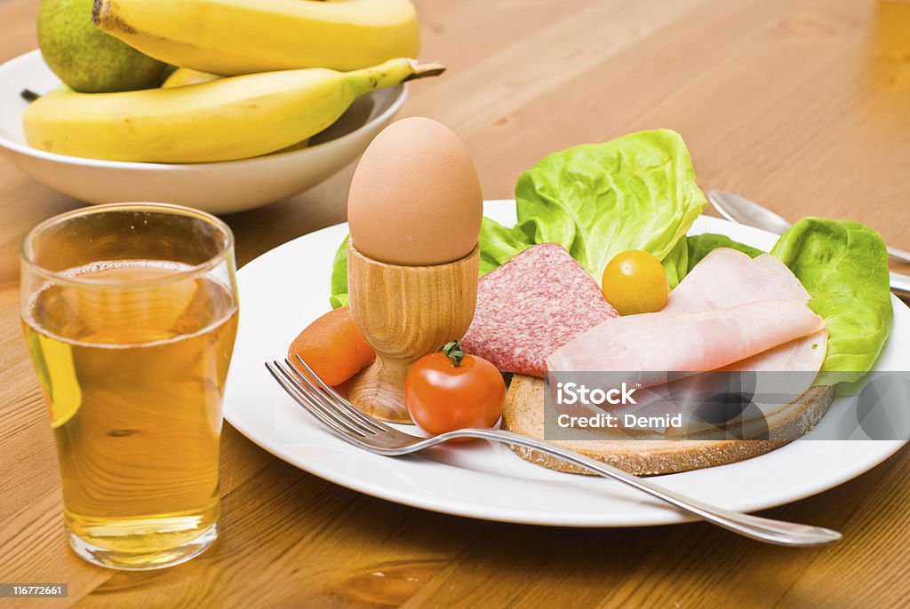 Закуски в таблице - Стоковые фото Банан роялти-фри