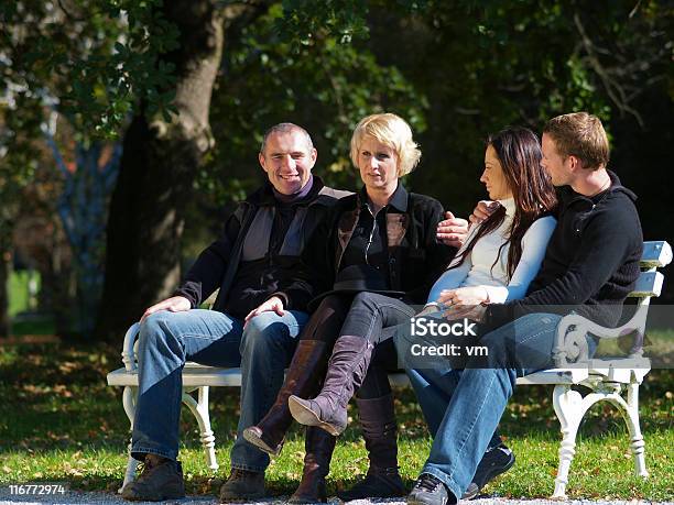 La Famiglia - Fotografie stock e altre immagini di Adulto - Adulto, Adulto in età matura, Allegro