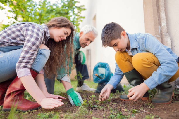 istock Grandpa comes to the rescue 1167735041