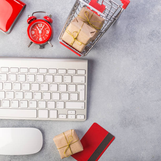 Concept online shopping buying presents. Red credit card, keyborad and christmas presents on grey table flat lay, copy space. Business christmas holidays concept, holiday gift online shopping concept. Save time Concept online shopping buying presents. Red credit card, keyborad and christmas presents on grey table flat lay, copy space. Business christmas holidays concept, holiday gift online shopping concept keyborad stock pictures, royalty-free photos & images