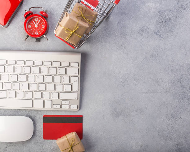 Concept online shopping buying presents. Red credit card, keyborad and christmas presents on grey table flat lay, copy space. Business christmas holidays concept, holiday gift online shopping concept. Save time Concept online shopping buying presents. Red credit card, keyborad and christmas presents on grey table flat lay, copy space. Business christmas holidays concept, holiday gift online shopping concept keyborad stock pictures, royalty-free photos & images