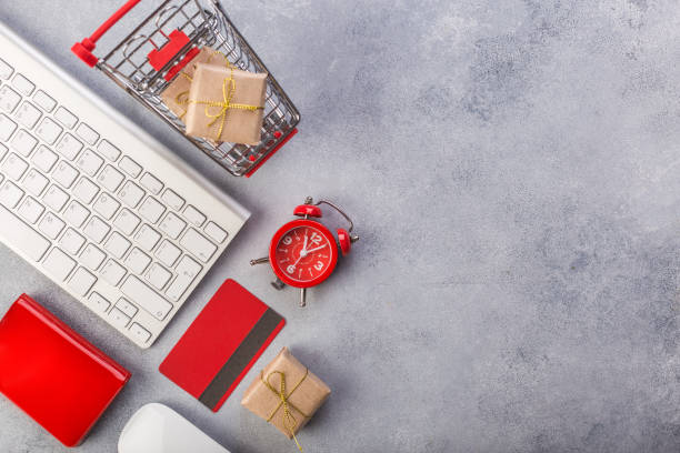 Concept online shopping buying presents. Red credit card, keyborad and christmas presents on grey table flat lay, copy space. Business christmas holidays concept, holiday gift online shopping concept. Save time Concept online shopping buying presents. Red credit card, keyborad and christmas presents on grey table flat lay, copy space. Business christmas holidays concept, holiday gift online shopping concept keyborad stock pictures, royalty-free photos & images