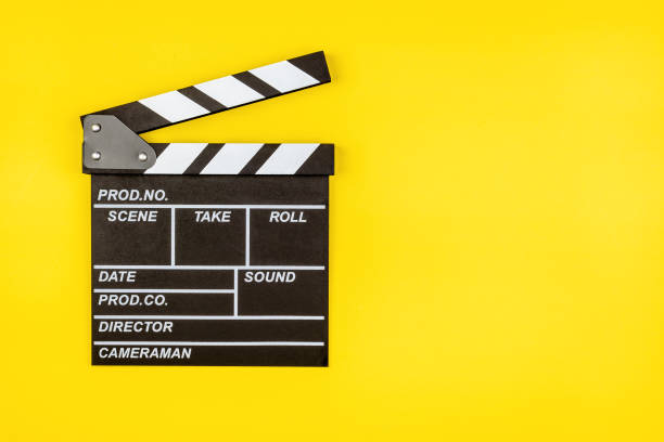 clapperboard ou clap board : accessoire de prise de vue de film, utilisé dans la réalisation de films et de la production vidéo pour aider à synchroniser l'image et l'audio ou le son, pour désigner et marquer diverses scènes et prises - playback photos et images de collection