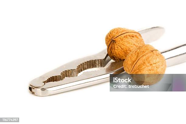 La Comida Saludable Walnut Refrigerio Sobre Fondo Aislado De Nuez Foto de stock y más banco de imágenes de Alimento