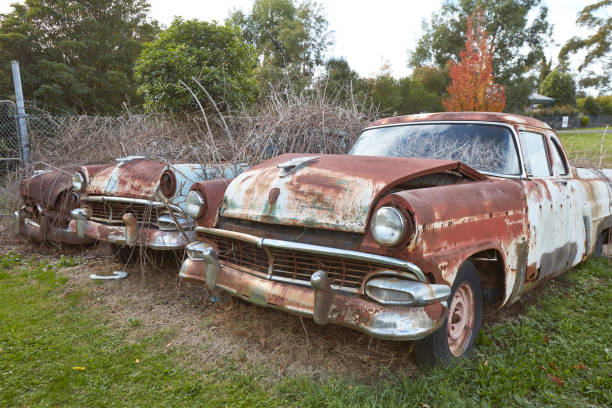 A scene showing a range of old cars in the town of Erica.