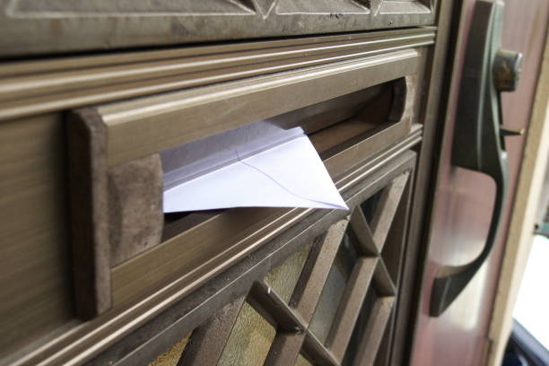 メールボックス内のレター - 手紙 ストックフォトと画像