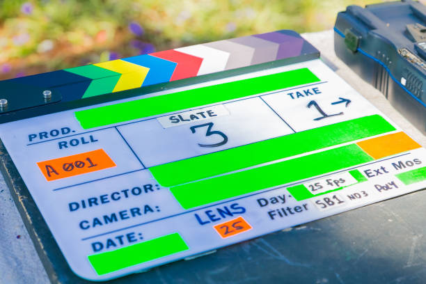 clapperboard vor ort in fernseh- und filmproduktionen - television commercial stock-fotos und bilder