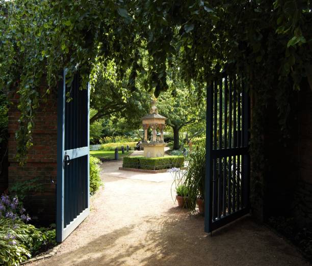 giardino segreto - formal garden beautiful beauty in nature spring foto e immagini stock