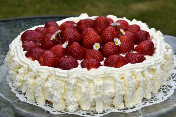 istock Flower decorated strawberry cake 1167782541