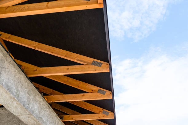 istock Roof trusses covered with a membrane on a detached house under construction, visible roof elements, battens, counter battens, rafters. 1167805350