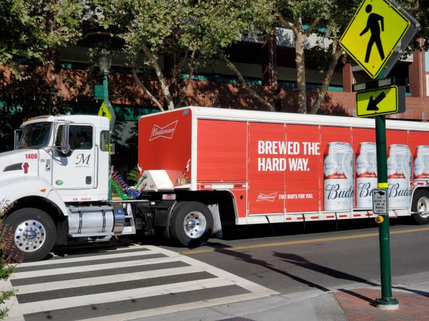 budweiser ciężarówka - american walnut zdjęcia i obrazy z banku zdjęć