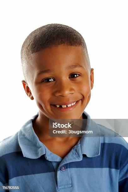 Fotografia Da Cabeça De Bonito Rapaz Afroamericano Sobre Fundo Branco - Fotografias de stock e mais imagens de 8-9 Anos