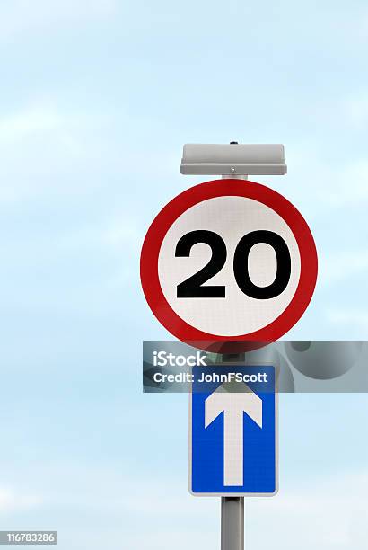 Britische Traffic Sign Stockfoto und mehr Bilder von Verkehrsschild - Verkehrsschild, Geschwindigkeitsbegrenzung, Vereinigtes Königreich