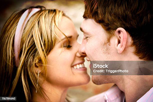 Atractiva Pareja Retratos Foto de stock y más banco de imágenes de Adulto - Adulto, Adulto de mediana edad, Adulto joven