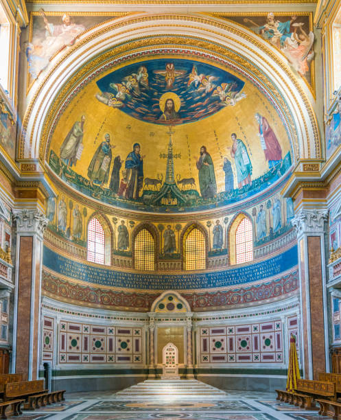 the apse of the basilica of saint john lateran in rome. october-15-2017 - roman statue angel rome imagens e fotografias de stock