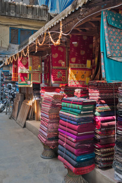 pashmina, woolen plaids, silk scarfs and weightless pareo on asian market - nepal bazaar kathmandu textile imagens e fotografias de stock