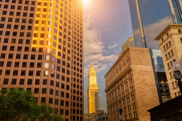 boston architecture and houses in historic center close to landmark beacon hill - boston new england water church imagens e fotografias de stock