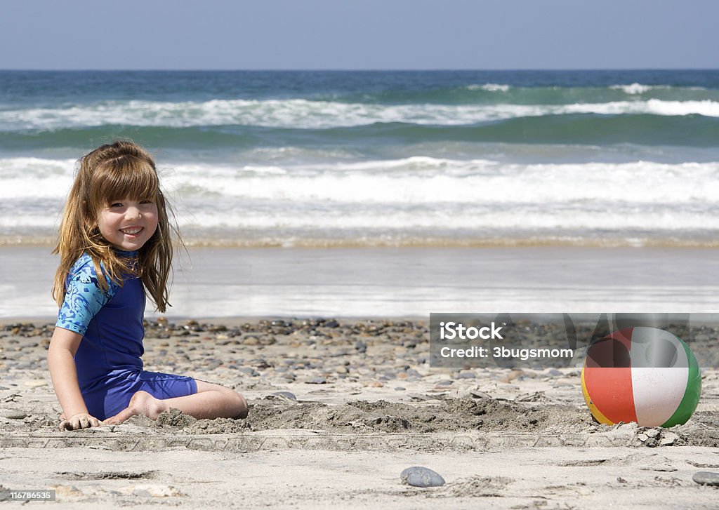 Garota feliz na praia - Foto de stock de 4-5 Anos royalty-free
