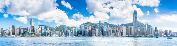 vue de port de hong kong - hong kong skyline panoramic china photos et images de collection