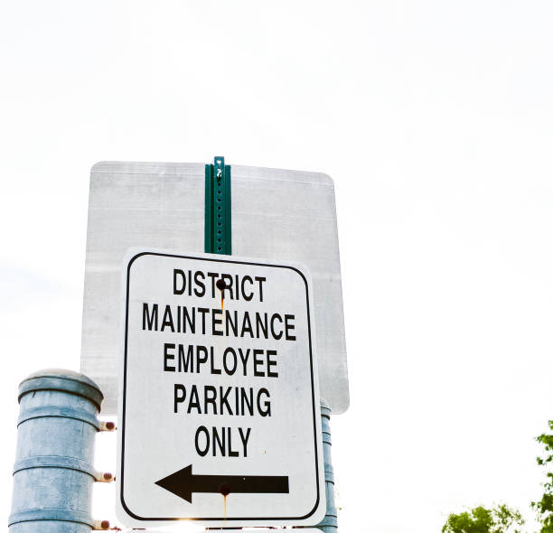 istock Employee Parkning Only Metal Sign 1167871398