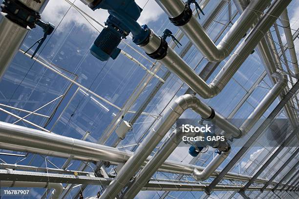 Construcción De Un Oleoducto De Agricultura Greenhouse Foto de stock y más banco de imágenes de Tubería