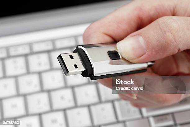 Foto de Dados Do Dispositivo e mais fotos de stock de Cabo USB - Cabo USB, Computador, Computador desktop