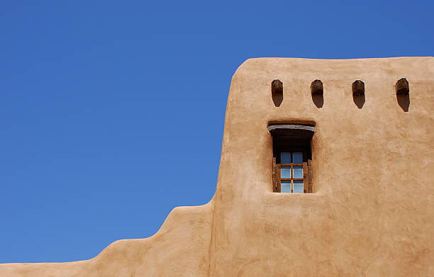 Adobe Building, Santa Fe Adobe building in Santa Fe, New Mexico. Room for copyspace in clear, blue sky. adobe material stock pictures, royalty-free photos & images