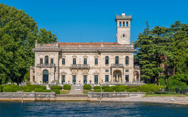 villa erba a cernobbio, sul lago di como, lombardia, italia. - tourist resort lake italy scenics foto e immagini stock