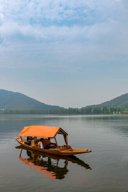 Scenic view of Dal lake, Jammu & Kashmir, India unidentified traders are on their boat to sell handicraft items or gift items to tourists  Dal Lake, Sri Nagar, Jammu & Kashmir, India on June 23, 2018 lake nagin stock pictures, royalty-free photos & images