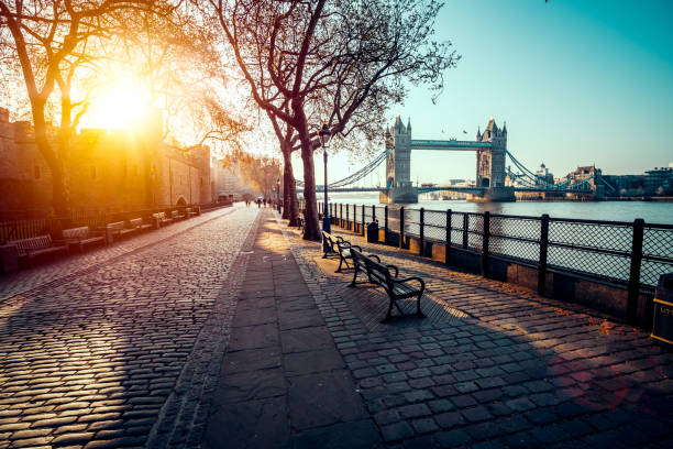 istock A boulevard next to the river Thames 1167947969