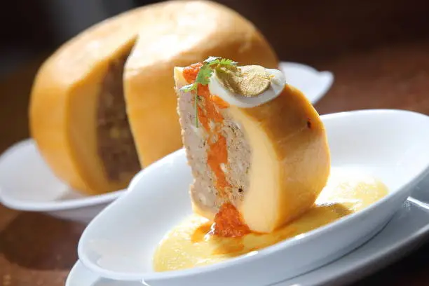 Photo of Edam cheese stuffed with beef stew with tomato sauce and hard-boiled egg.