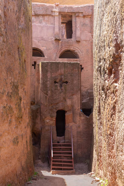 tumba de adán, lalibela etiopía - rock hewn church fotografías e imágenes de stock