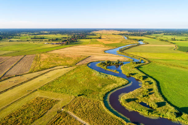 timmeler tief cerca de grossefehn - friesland fotografías e imágenes de stock