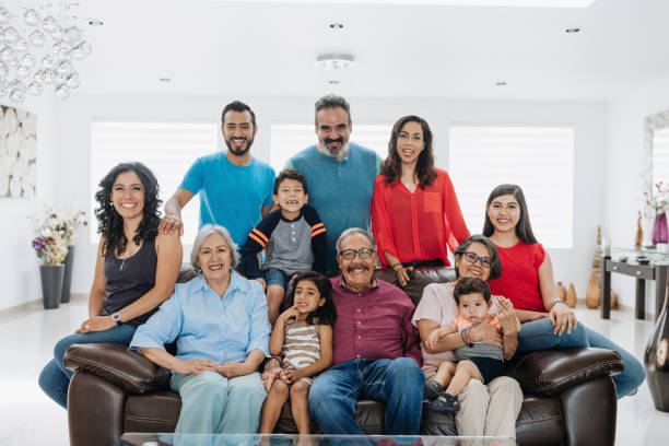 retrato clásico de la familia latinoamericana de tres generaciones - grandmother child senior adult multi generation family fotografías e imágenes de stock