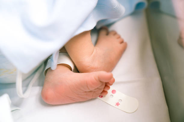 新生児の足の写真 - 誕生 ストックフォトと画像