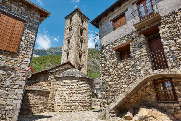 hiszpańska sztuka romańska. kościół santa eulalia de erill-la-vall. boi - vall de boi zdjęcia i obrazy z banku zdjęć