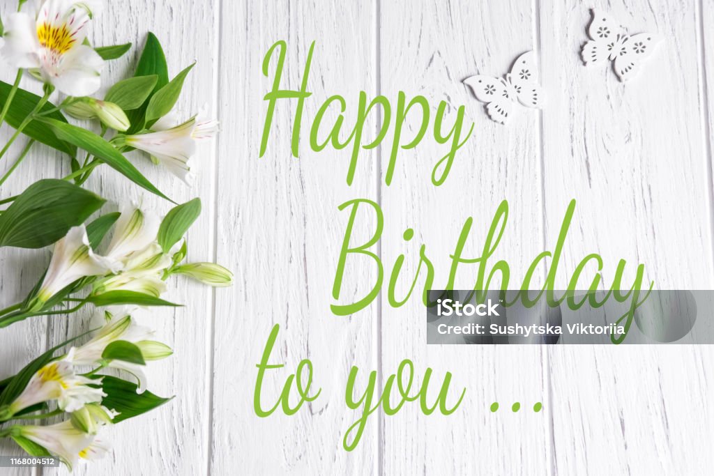Feliz Cumpleaños Tarjeta De Felicitación De Cumpleaños Con Flores Sobre Un Fondo De Madera Tarjeta De Felicitación Para Niñas Felicitaciones Por El Día De La Madre Vista Desde Arriba Foto de stock Feliz Cumpleaños Tarjeta De Felicitación De Cumpleaños Con Flores Sobre Un Fondo De Madera Tarjeta De Felicitación Para Niñas Felicitaciones Por El Día De La Madre Vista Desde Arriba Foto de stock