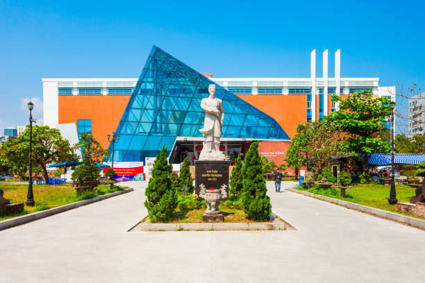 museo de la ciudad de da nang, vietnam - cham mask fotografías e imágenes de stock