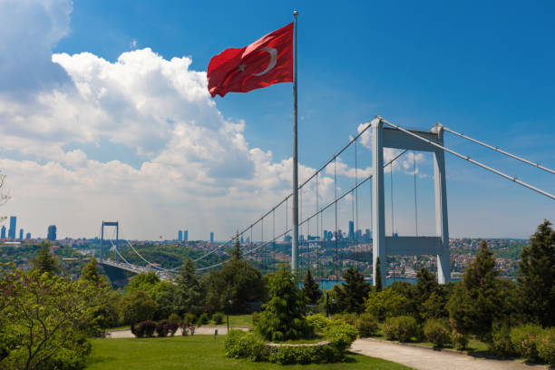 bosporus-brücke in istanbul - large transportation bridge famous place stock-fotos und bilder